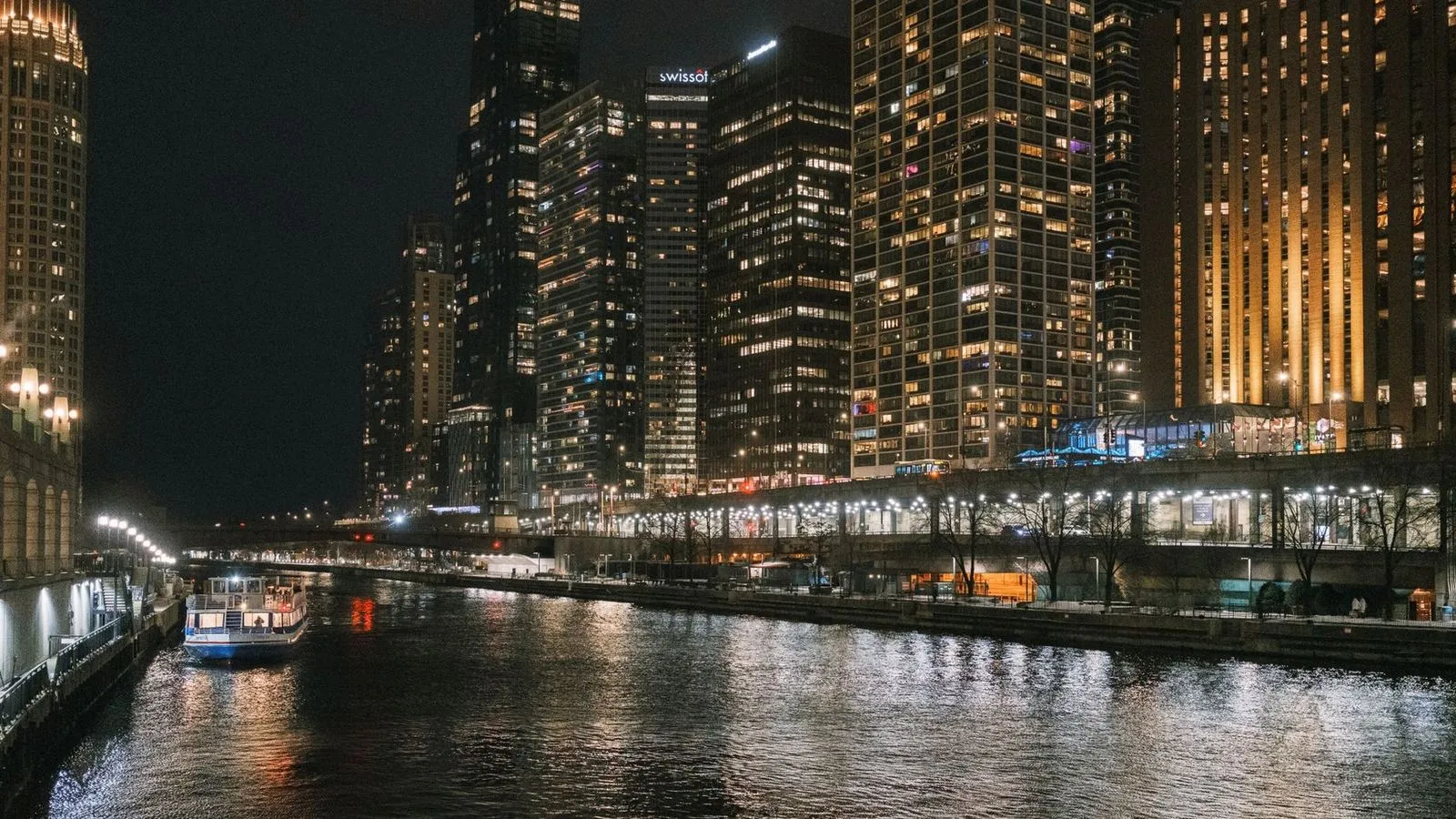 Chicago river and downtown architecture