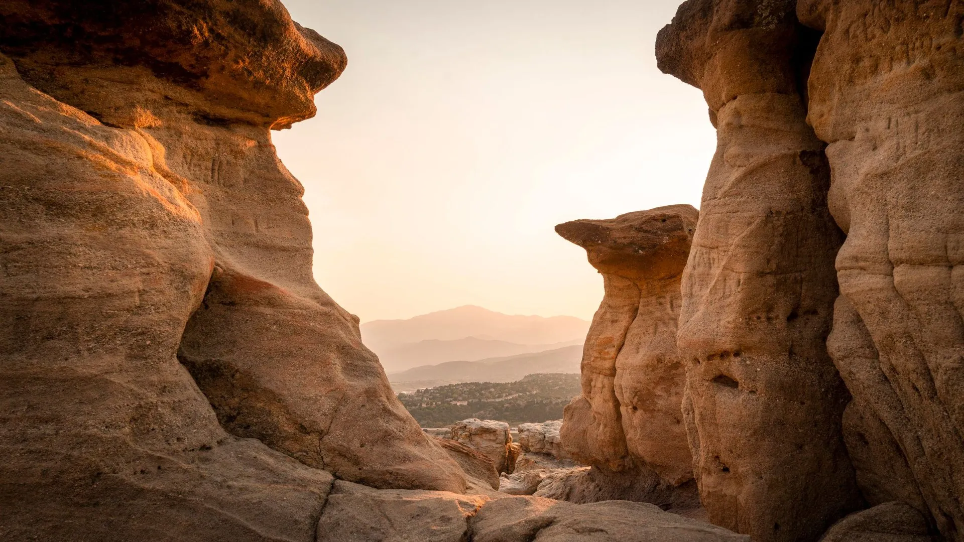 Sunrise over sandstone formations in Colorado Springs
