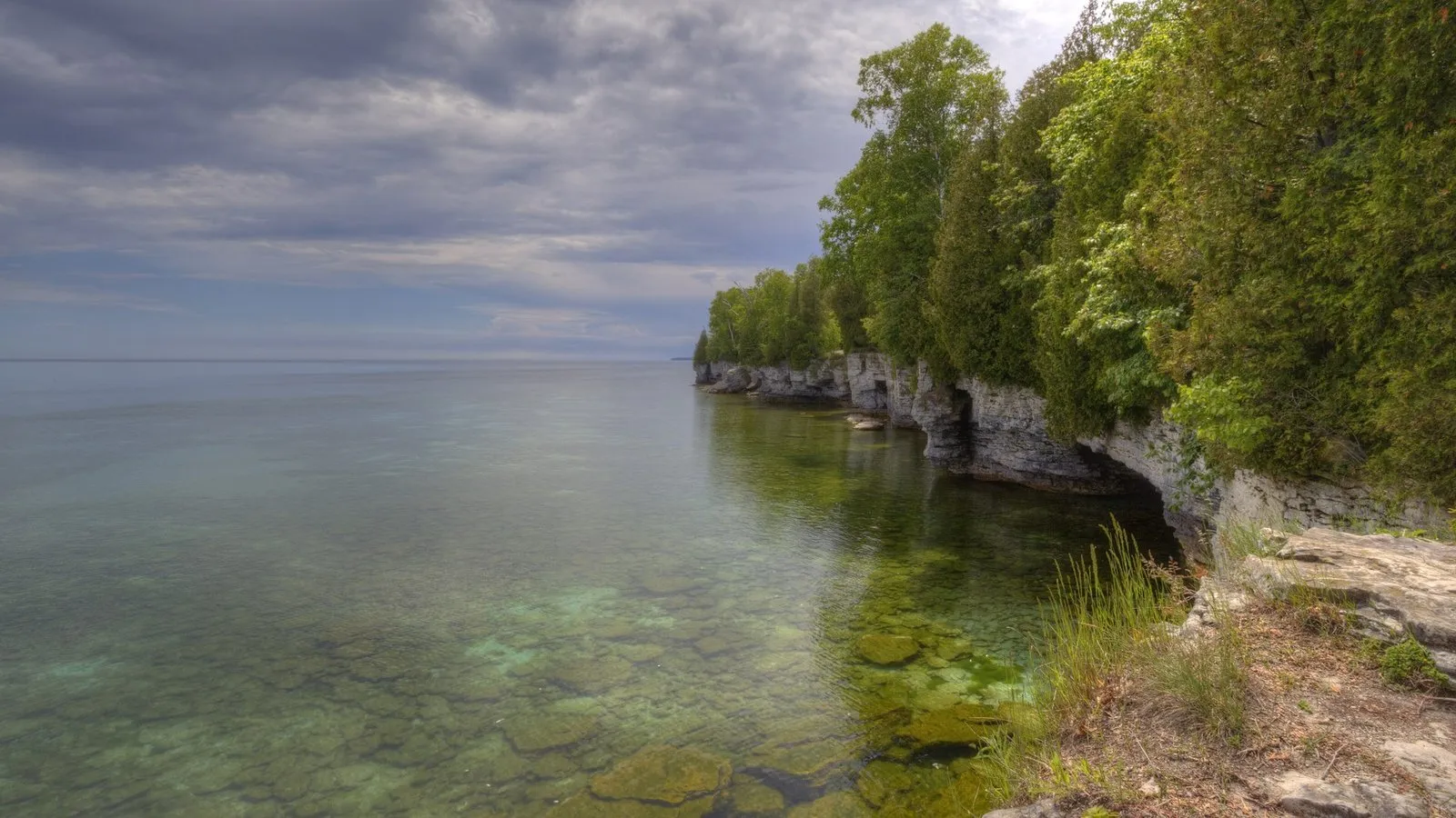 Cave point county park in door county wisconsin