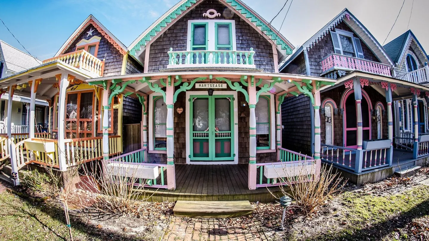 Oak bluffs gingerbread houses on marthas vineyard